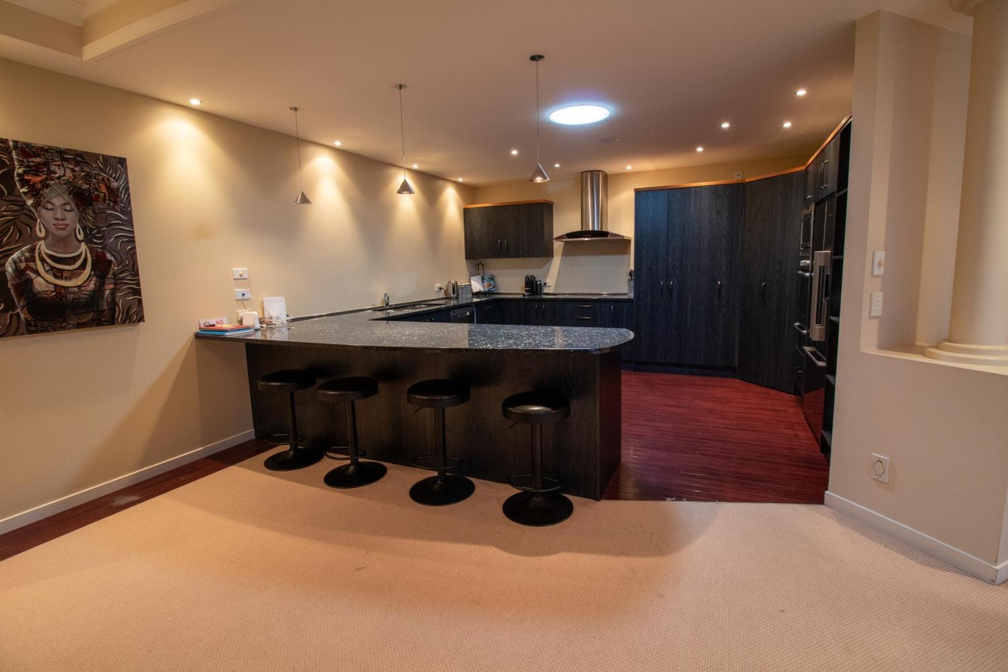 Large Luxury Apartment Located Right In Town 陶波 外观 照片