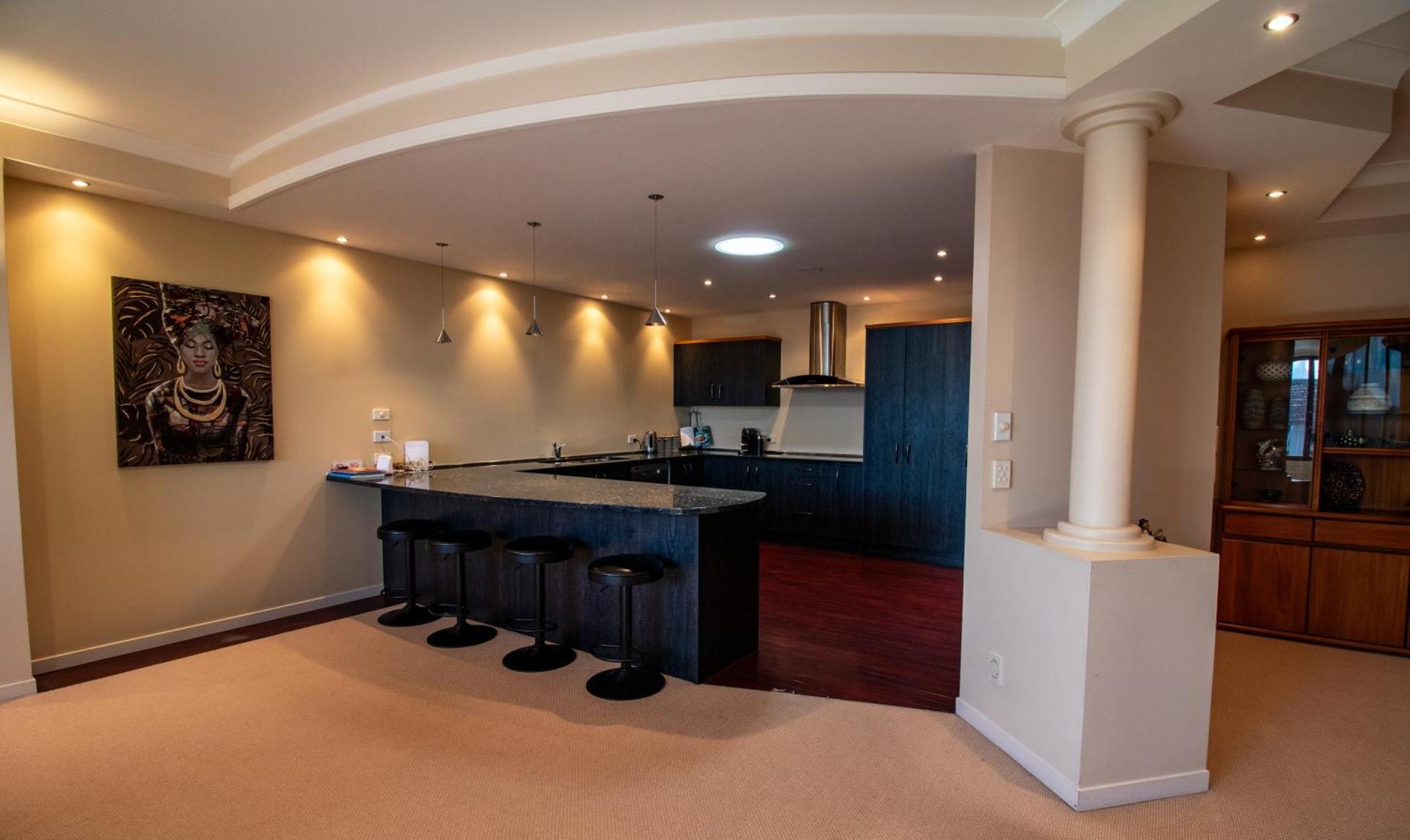 Large Luxury Apartment Located Right In Town 陶波 外观 照片
