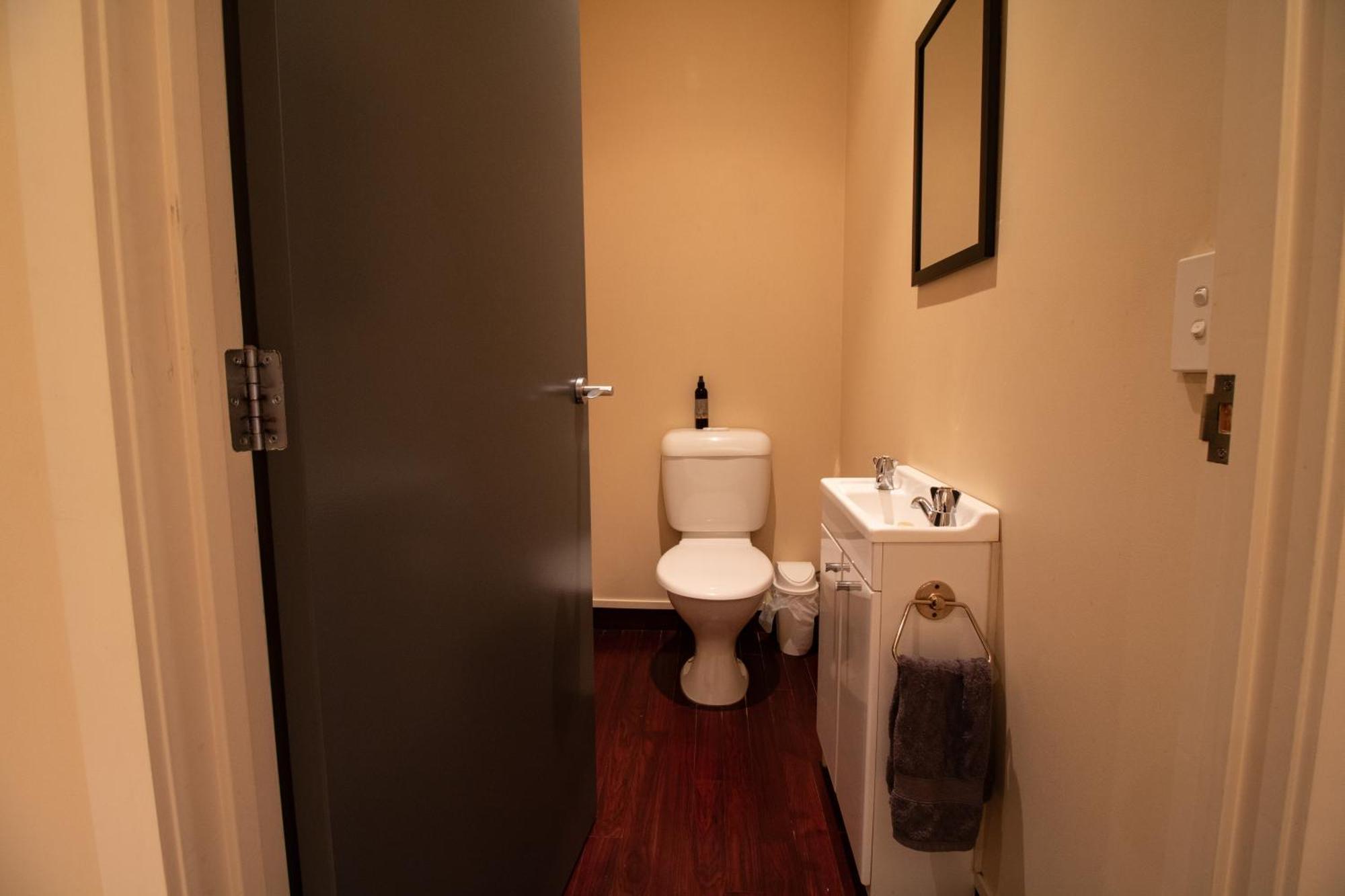 Large Luxury Apartment Located Right In Town 陶波 外观 照片