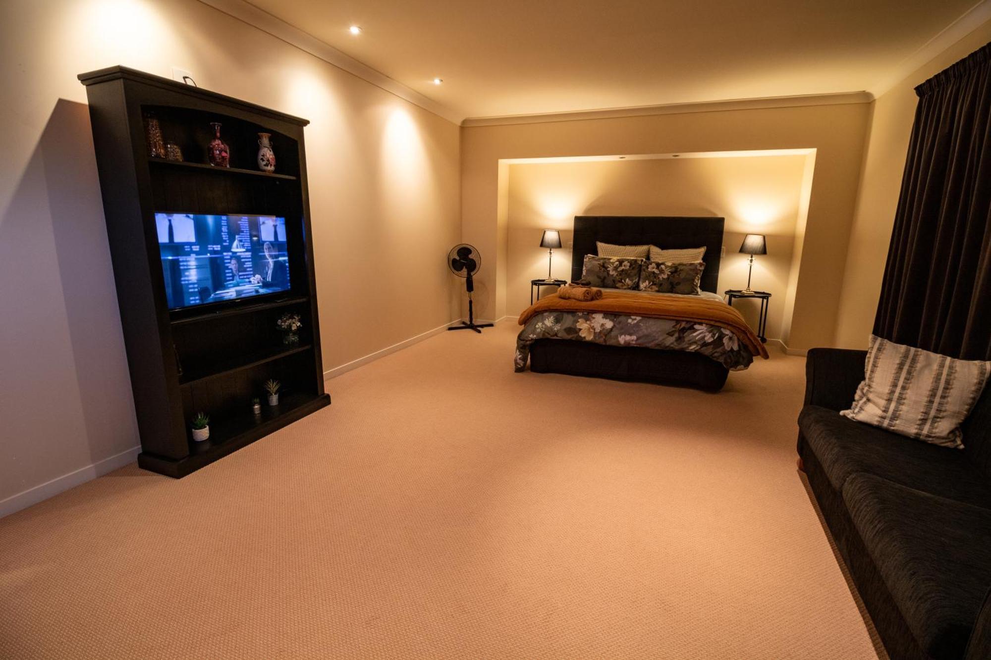 Large Luxury Apartment Located Right In Town 陶波 外观 照片