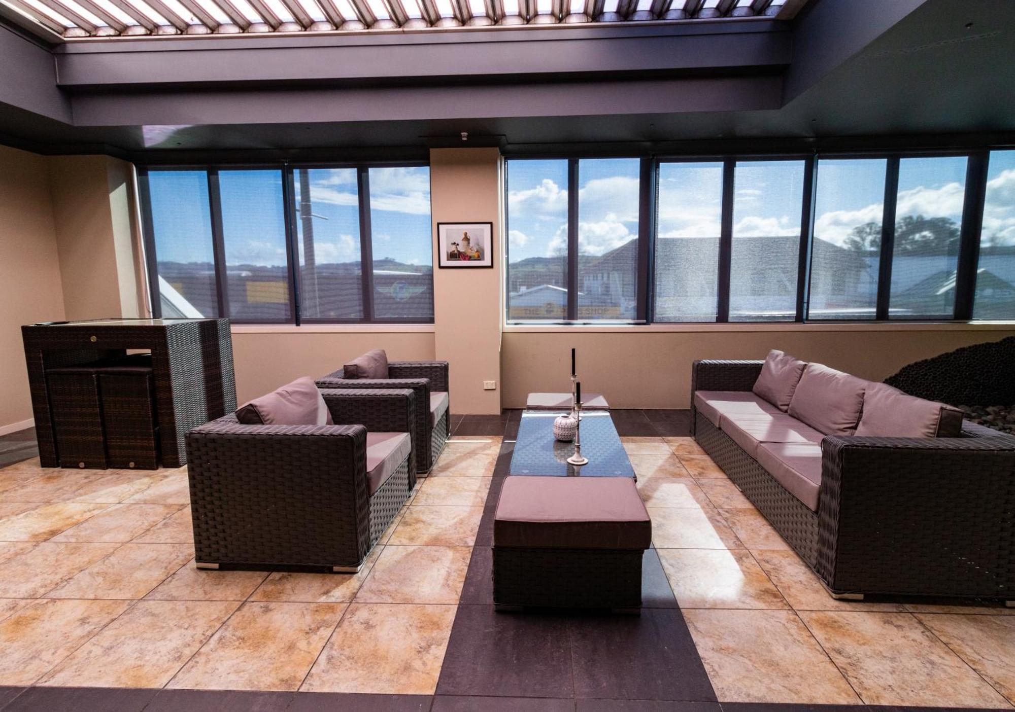 Large Luxury Apartment Located Right In Town 陶波 外观 照片