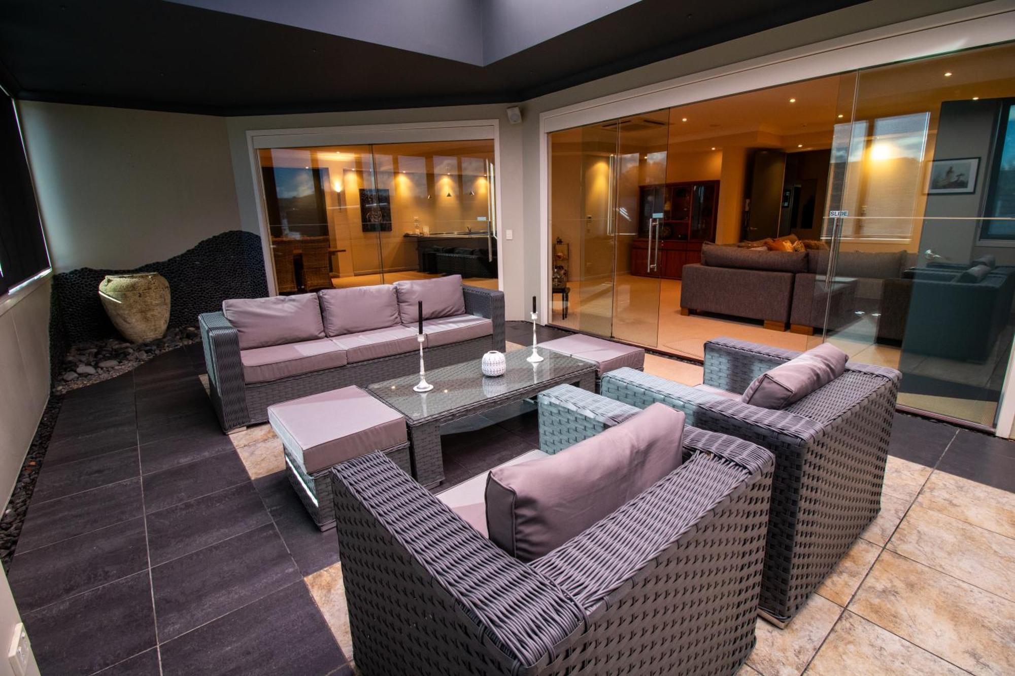 Large Luxury Apartment Located Right In Town 陶波 外观 照片