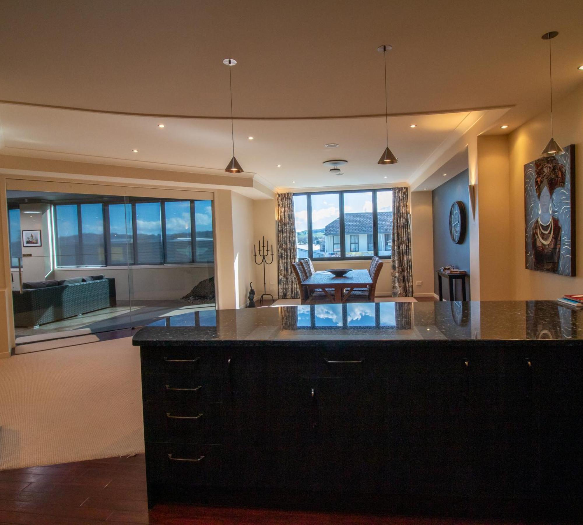 Large Luxury Apartment Located Right In Town 陶波 外观 照片